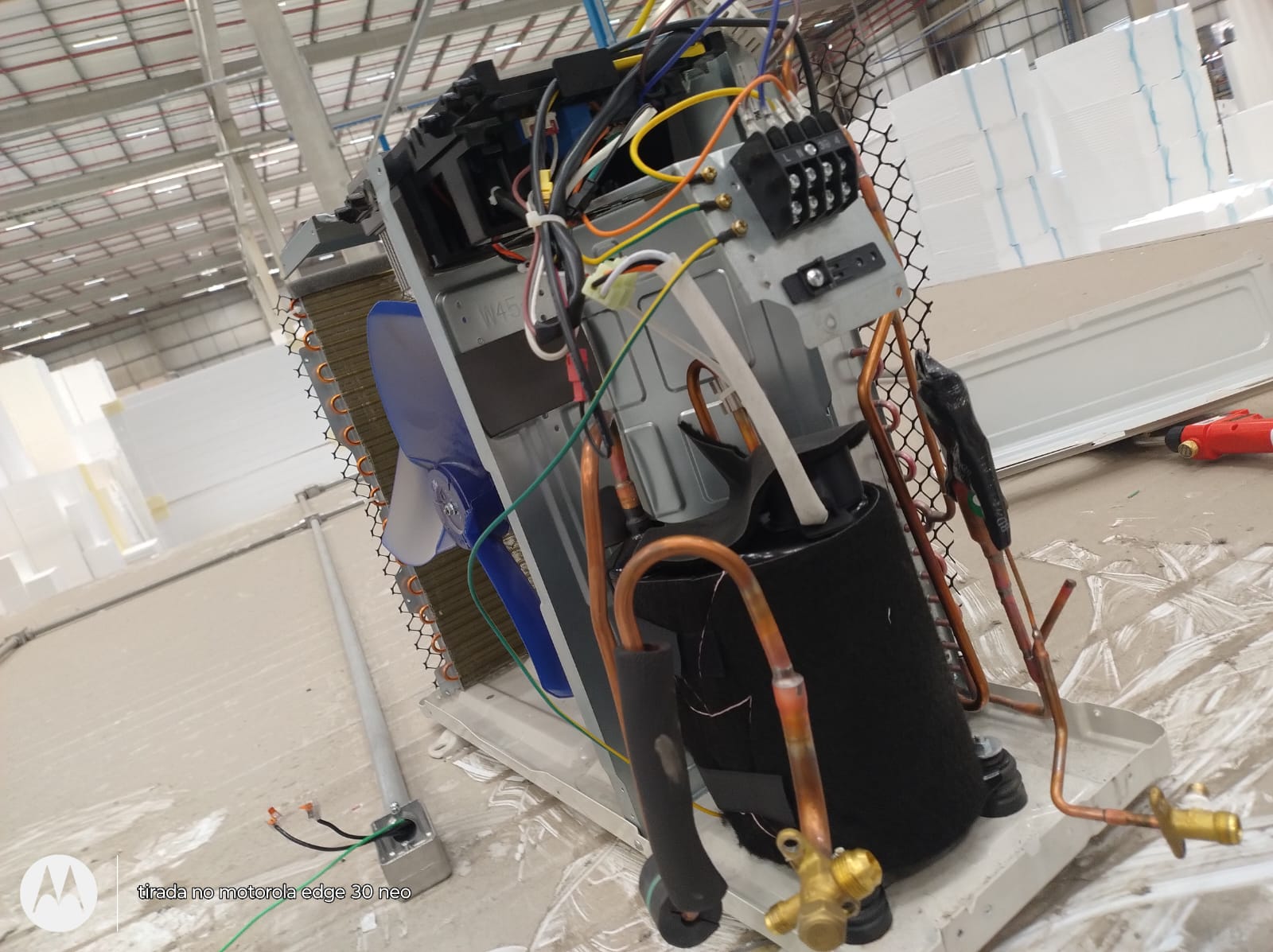 Instalação de condensadoras para sistema de câmara fria industrial – IW Climatização